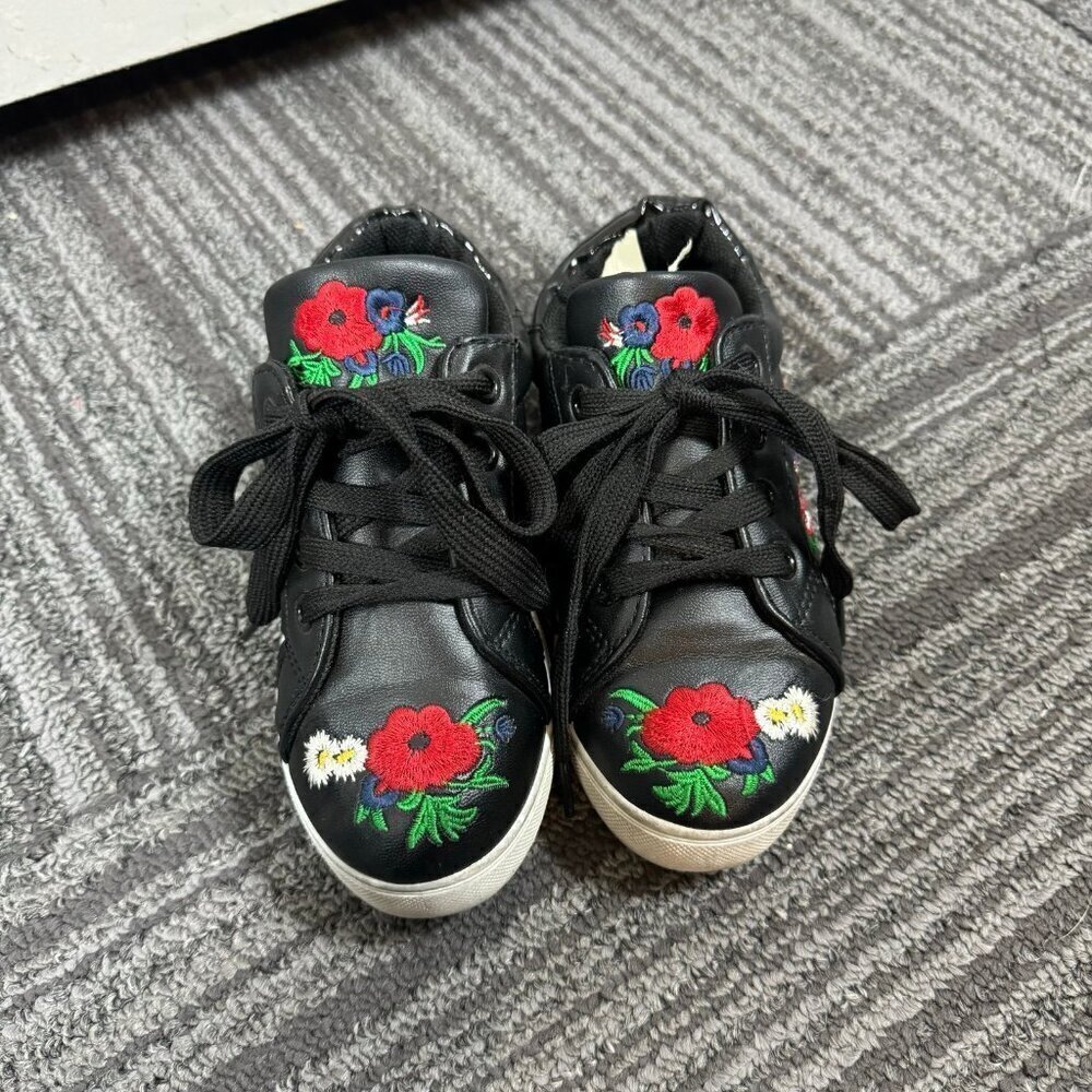 Link black faux leather colorful floral embroidered kids shoes.  Sz 10